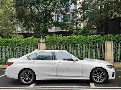BMW 3 Series 2020, 110000 км, за 99800 CNY