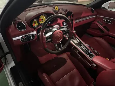Porsche 718 2018, 64000 км, за 58000000 KRW