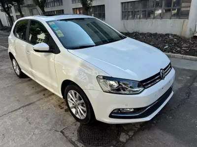 Volkswagen Polo 2015, 87000 км, за 25800 CNY