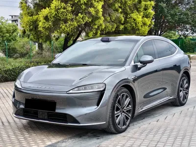 智界 Zhijie R7 · 2026 год