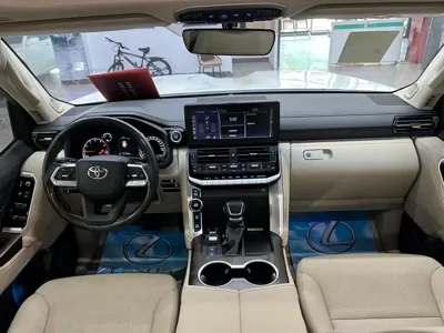 Toyota Land Cruiser 2024, 30000 км, за 698000 CNY - фото 8