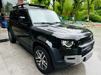 Land Rover Defender 2023, 40000 км, за 588800 CNY