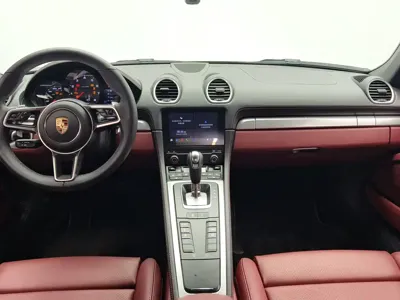Porsche 718 2025, 5800 км, за 479799 CNY - фото 9
