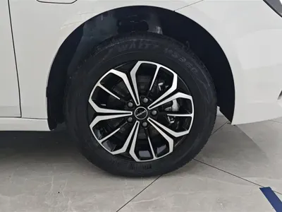 Roewe i6 MAX New Energy 2026, 5300 км, за 64800 CNY - фото 6