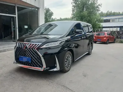 Lexus LM · 2023 год