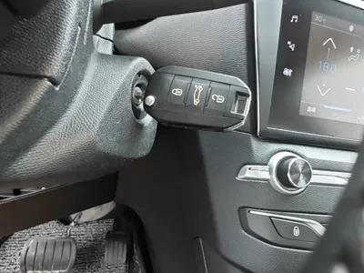 Peugeot 408 2018, 161800 км, за 30000 CNY - фото 9