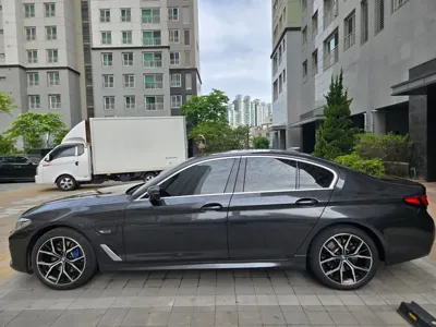 BMW 5-Series · 2023 год