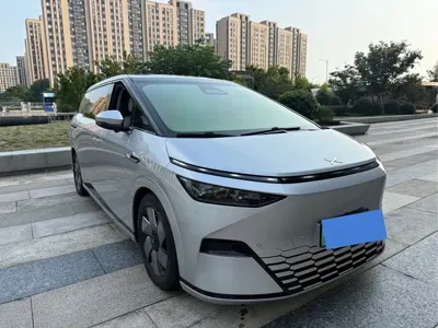 Xpeng X9 2024, 67000 км, за 195799 CNY