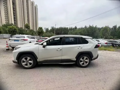 Toyota RAV4 2020, 31000 км, за 85000 CNY