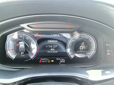 Audi Q7 2024, 22400 км, за 377000 CNY