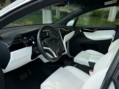 Tesla Model X 2017, 93000 км, за 138800 CNY