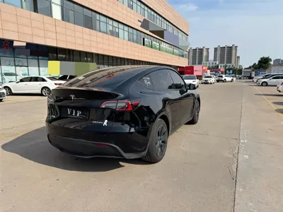 Tesla Model Y 2024, 80000 км, за 168000 CNY