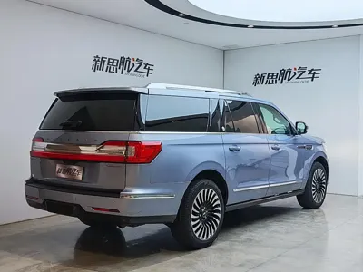 Lincoln Navigator 2022, 24000 км, за 638000 CNY