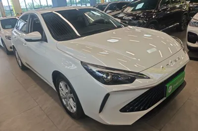 Roewe i5 2023, 3600 км, за 63669.78 CNY