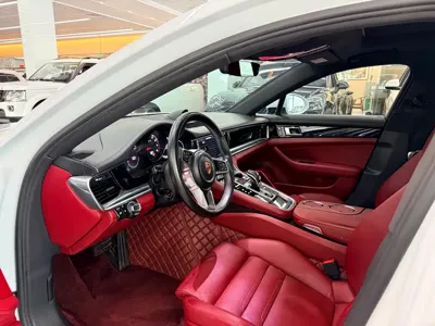Porsche Panamera 2018, 130000 км, за 335000 CNY