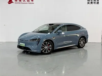 智界 Zhijie R7 · 2024 год