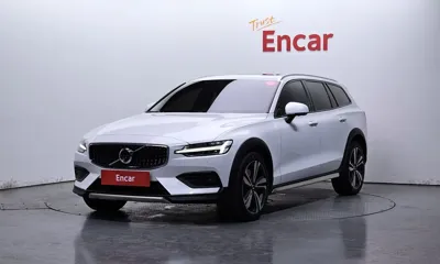 Volvo V60 · 2021 год