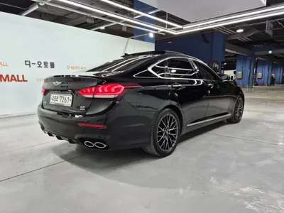 Hyundai Genesis 2015, 128000 км, за 13600000 KRW