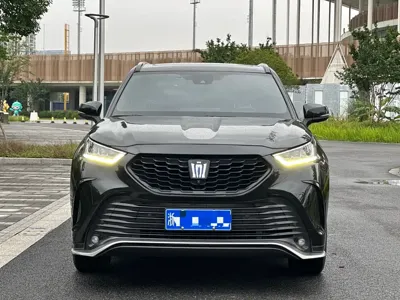 Toyota Crown Kluger 2021, 60000 км, за 155000 CNY