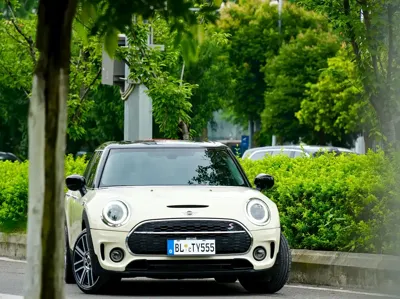 MINI Mini Clubman 2021, 70000 км, за 129800 CNY