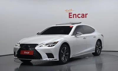 Lexus LS · 2022 год
