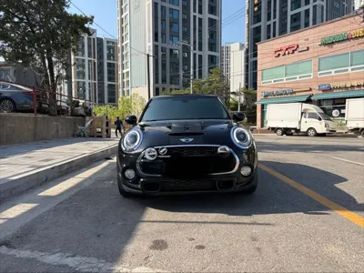 MINI Cooper 2017, 81100 км, за 16000000 KRW