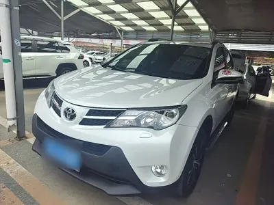 Toyota RAV4 · 2015 год