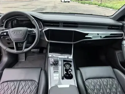 Audi A6L 2025, 13700 км, за 285000 CNY