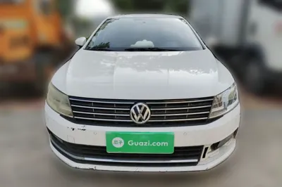 Volkswagen Lavida 2017, 124100 км, за 33534.38 CNY