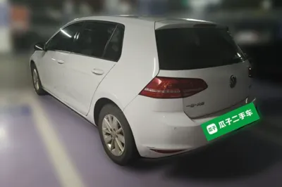 Volkswagen Golf 2015, 121800 км, за 48528.35 CNY