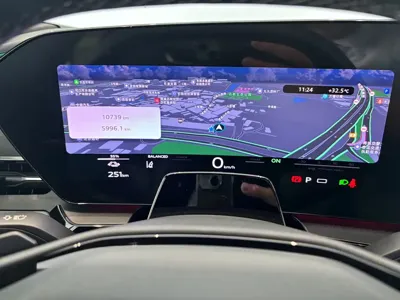 Audi 奥迪Q6L Sportback e-tron 2025, 10000 км, за 246800 CNY - фото 6