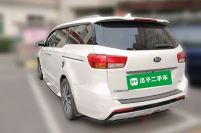 Kia Carnival 2015, 121900 км, за 65242.62 CNY