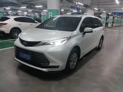 Toyota Sienna 2022, 51200 км, за 233800 CNY - фото 1