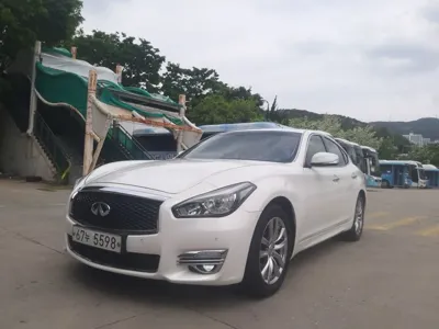 Infiniti Q70 · 2015 год