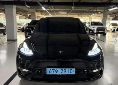 Tesla Model Y · 2023 год