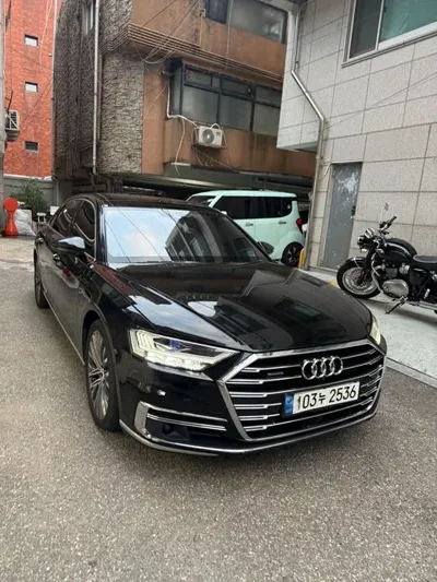Audi A8 · 2021 год