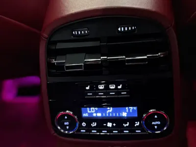 Maserati Quattroporte 2019, 80000 км, за 298000 CNY - фото 5