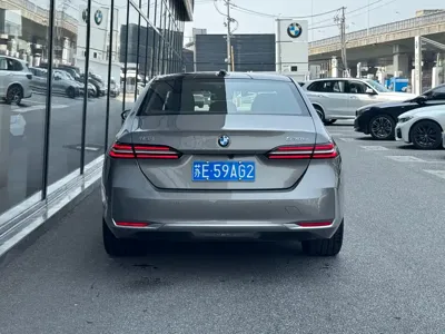 BMW 5 Series 2024, 30000 км, за 278500 CNY