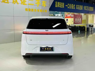 Li Auto Li L6 2025, 21000 км, за 192800 CNY