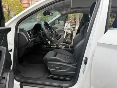 Audi Q5L 2021, 80000 км, за 169800 CNY