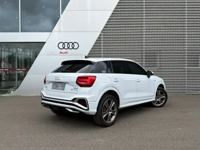 Audi Q2L 2024, 24000 км, за 106800 CNY