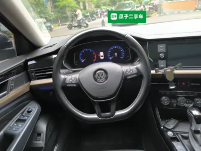 Volkswagen Passat 2019, 132100 км, за 73810.04 CNY - фото 11