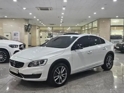 Volvo S60 · 2016 год