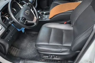 Toyota Highlander 2018, 82500 км, за 121907.31 CNY - фото 15