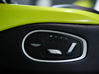 Aston Martin V8 Vantage 2018, 35200 км, за 838000 CNY - фото 31