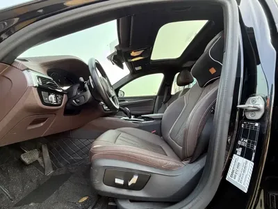 BMW 5 Series 2023, 80000 км, за 208800 CNY