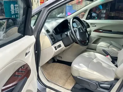 Mitsubishi Grandis 2011, 210000 км, за 21800 CNY