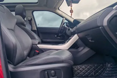 Land Rover Range Rover Evoque 2018, 51500 км, за 84410.38 CNY