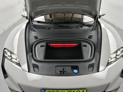 Porsche Taycan 2025, 7945 км, за 207000000 KRW - фото 6