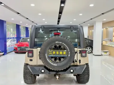 Jeep Wrangler 2016, 120000 км, за 96800 CNY - фото 8